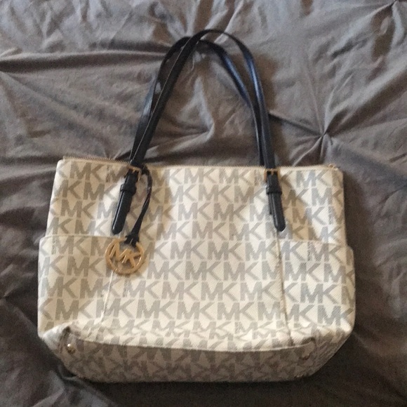 Michael Kors Handbags - Michael Kors tote